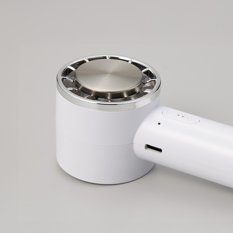 【先行掲載】冷却プレートカラビナUSBハンディファン（リン酸鉄使用）