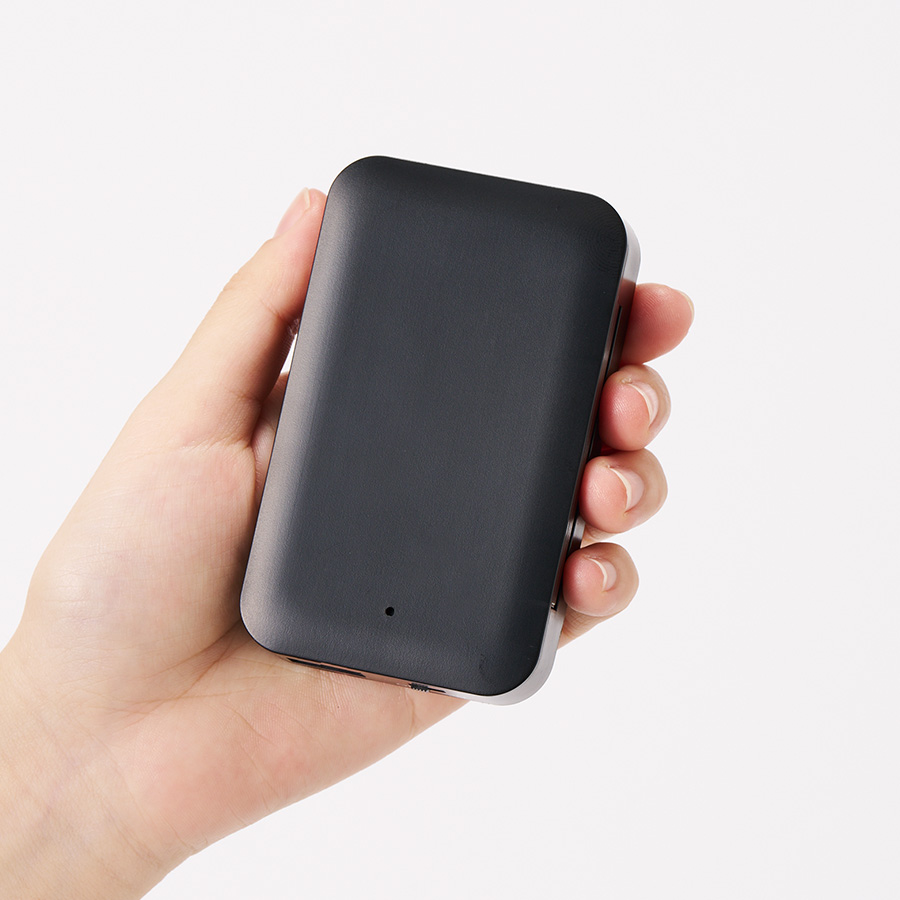 乾電池式モバイルチャージャー（単3乾電池×3本）