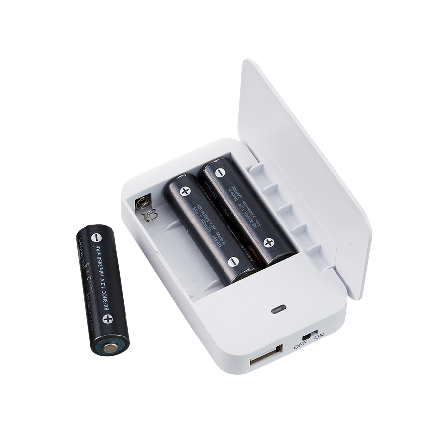 乾電池式モバイルチャージャー（単3乾電池×3本）