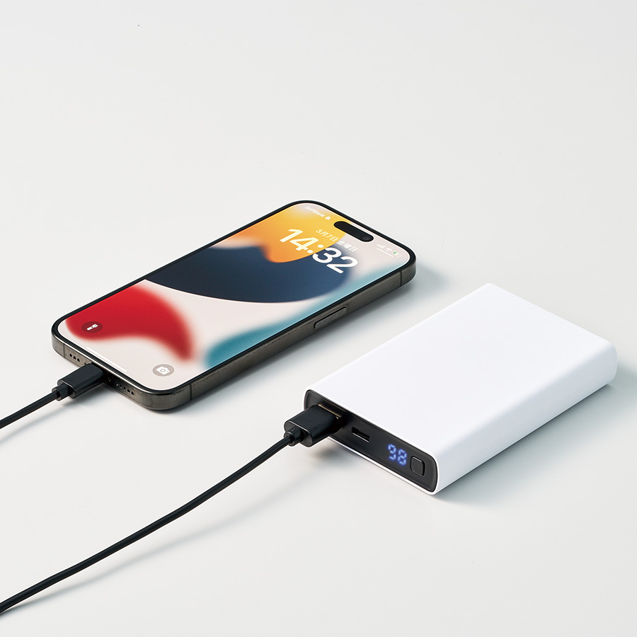 モバイルチャージャー10000　デジタル表示付