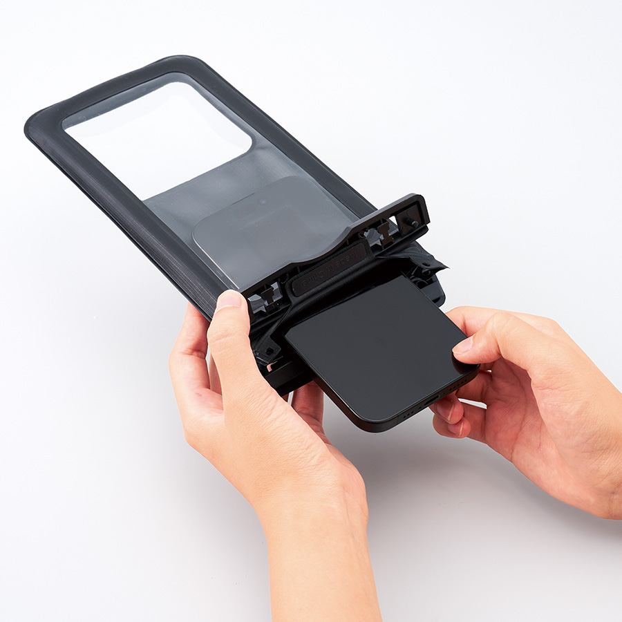 水に浮くモバイルウォータープルーフポーチ