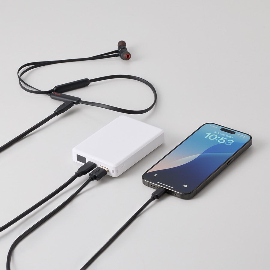 モバイルチャージャー8000　デジタル表示付