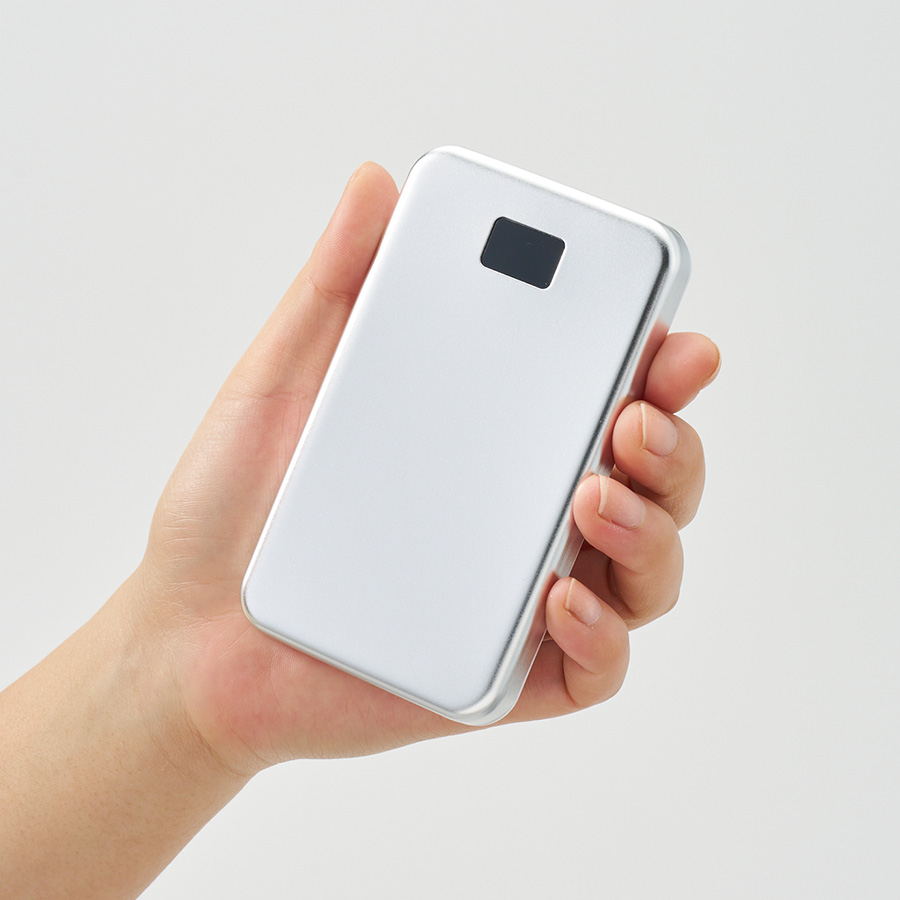 マグネット対応モバイルチャージャー5000（凖固体使用）