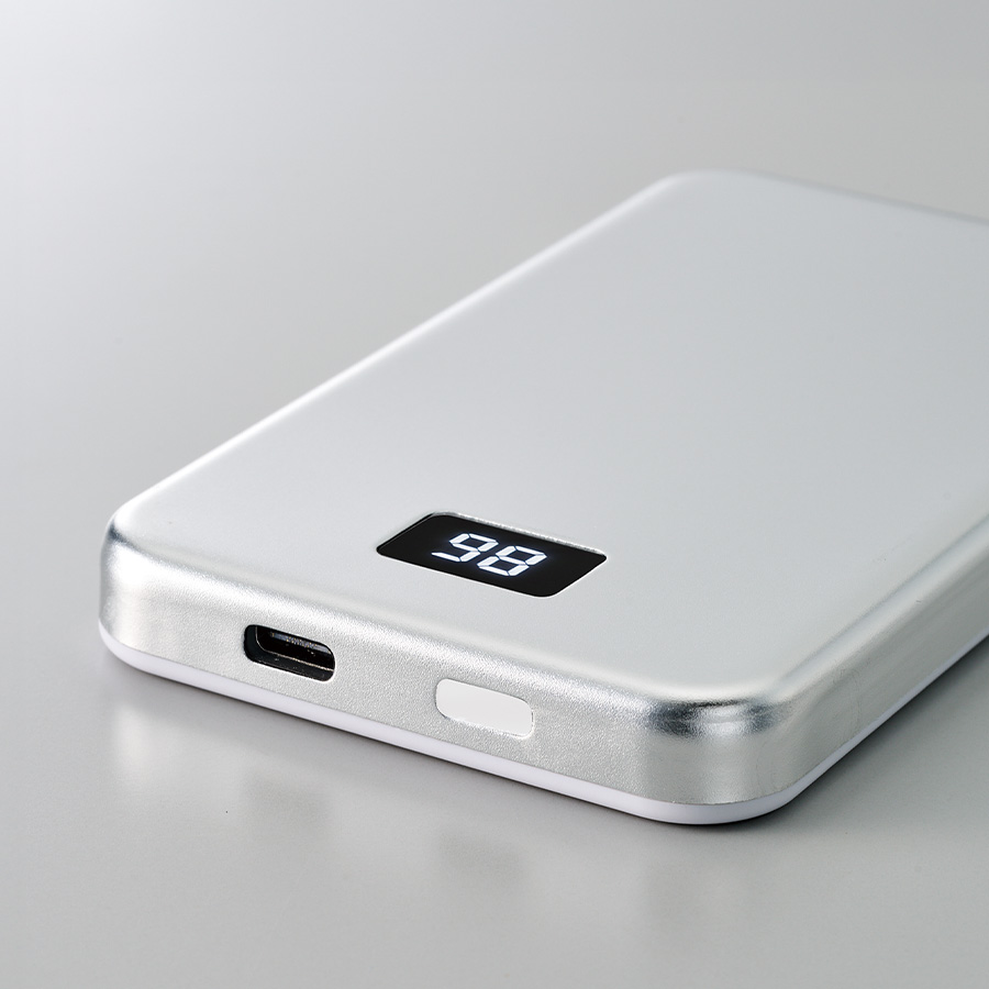 マグネット対応モバイルチャージャー5000（凖固体使用）