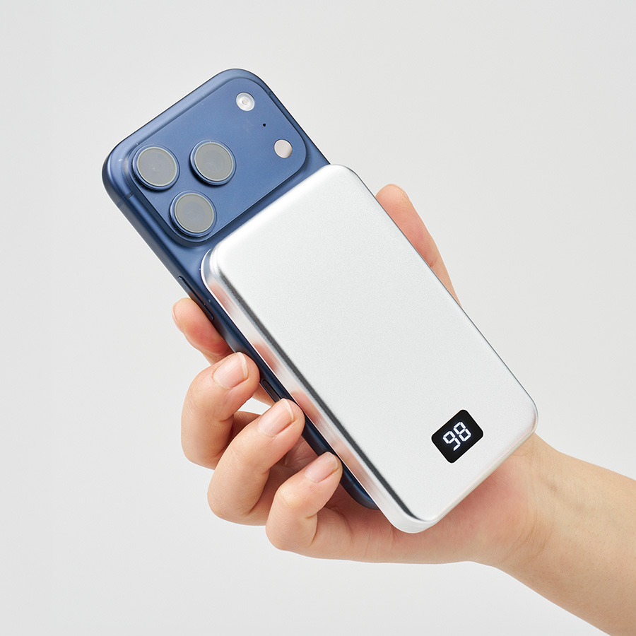 マグネット対応モバイルチャージャー5000（凖固体使用）