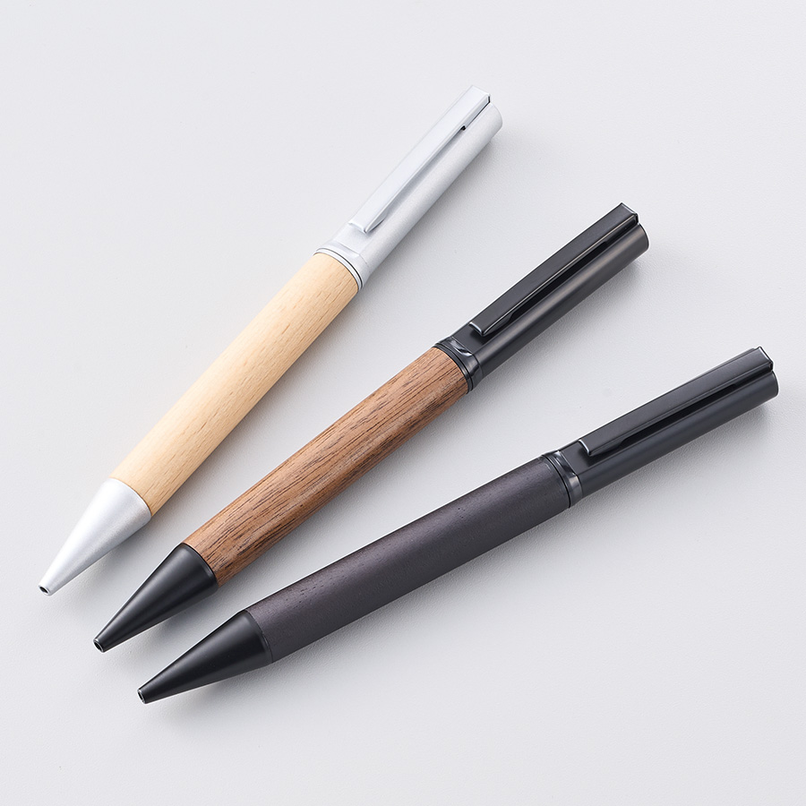 【先行掲載】ウッドグリップメタルボールペン（再生真鍮）