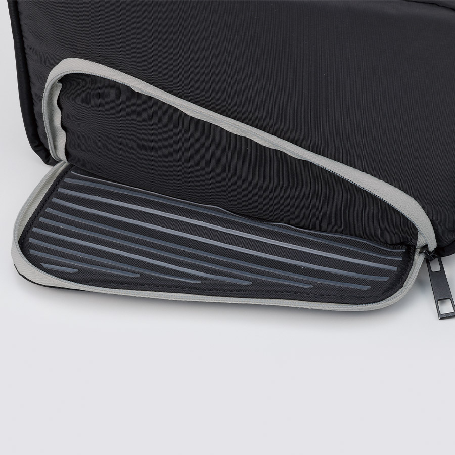 スマホが立てられるクーラーランチポーチ