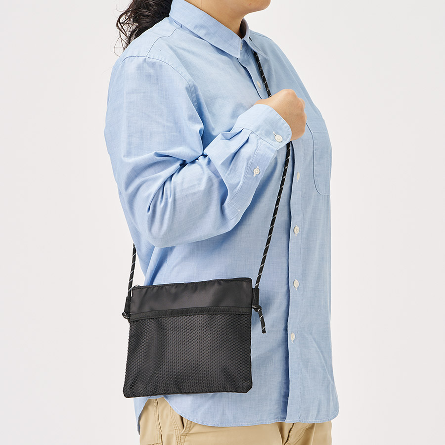 メッシュポケットサコッシュ