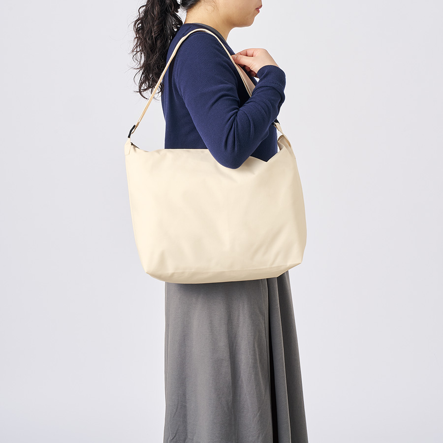 アジャスター付ファスナーショルダーバッグ