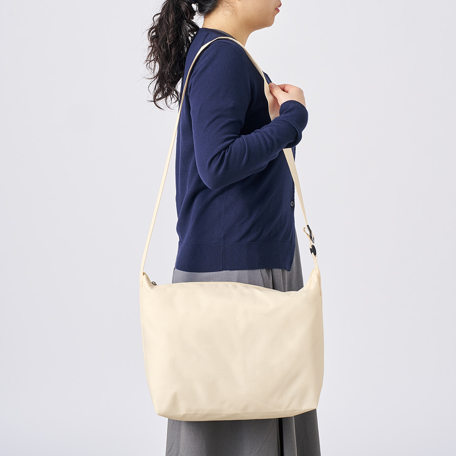 アジャスター付ファスナーショルダーバッグ