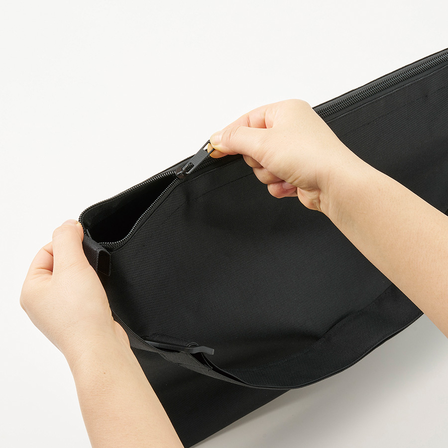 アジャスター付ファスナーショルダーバッグ