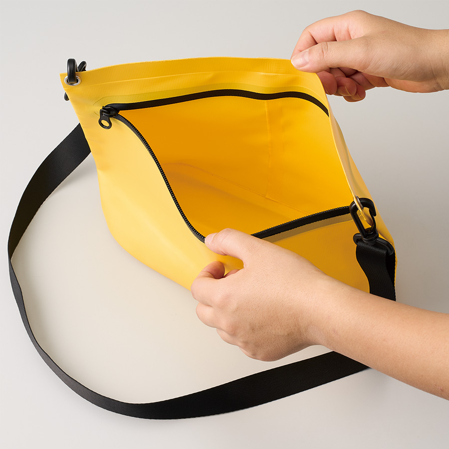 【先行掲載】ターポリンショルダーバッグ