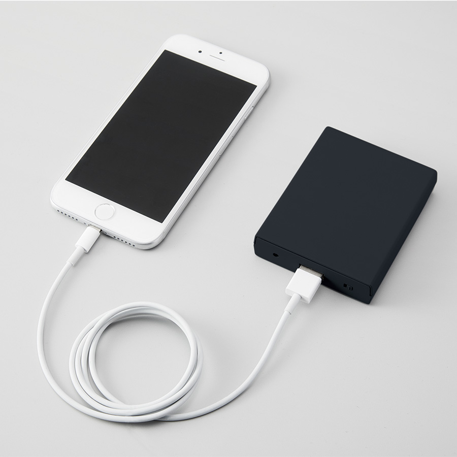 【アウトレット】乾電池式モバイルチャージャー　ワイド