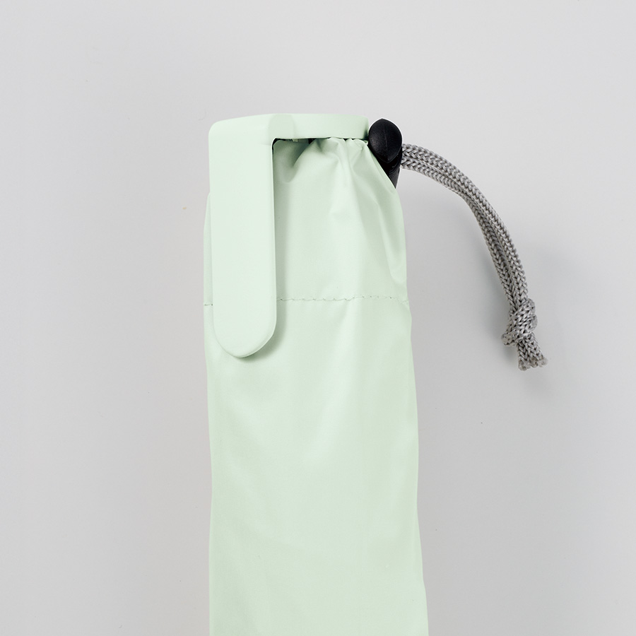 ラペルクリップ遮光折りたたみ傘