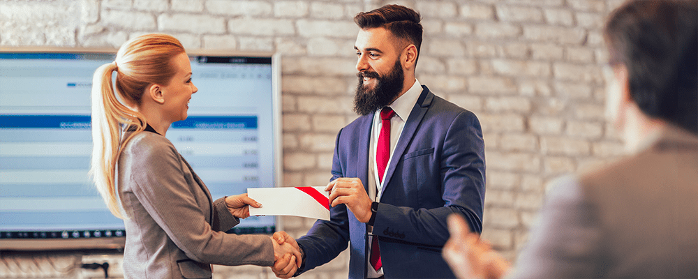 従業員満足度UP！ 社内表彰用ギフト・記念品のおすすめ34選