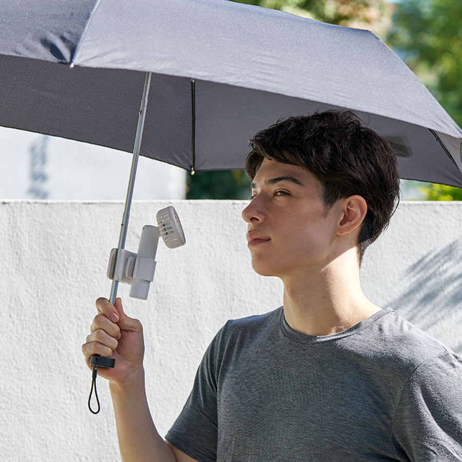 【先行掲載】日傘にもつけられるクリップ付ハンディファン