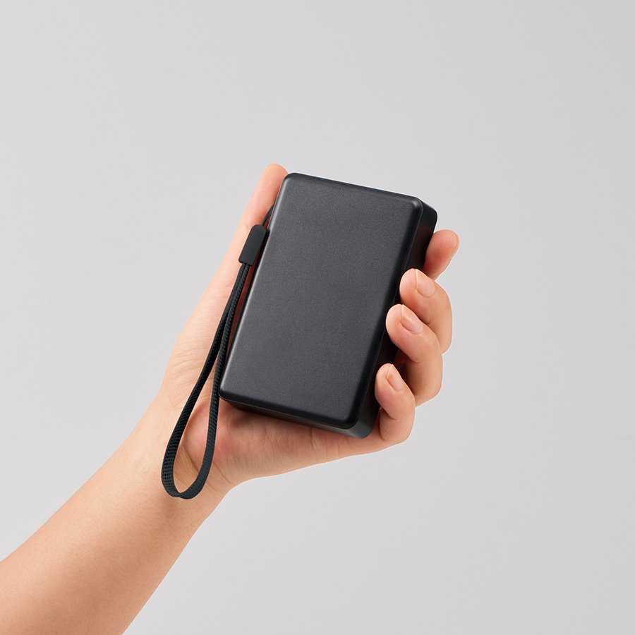 【先行掲載】モバイルチャージャー8000　デジタル表示付