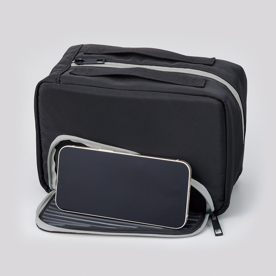 【先行掲載】 スマホが立てられるクーラーランチポーチ