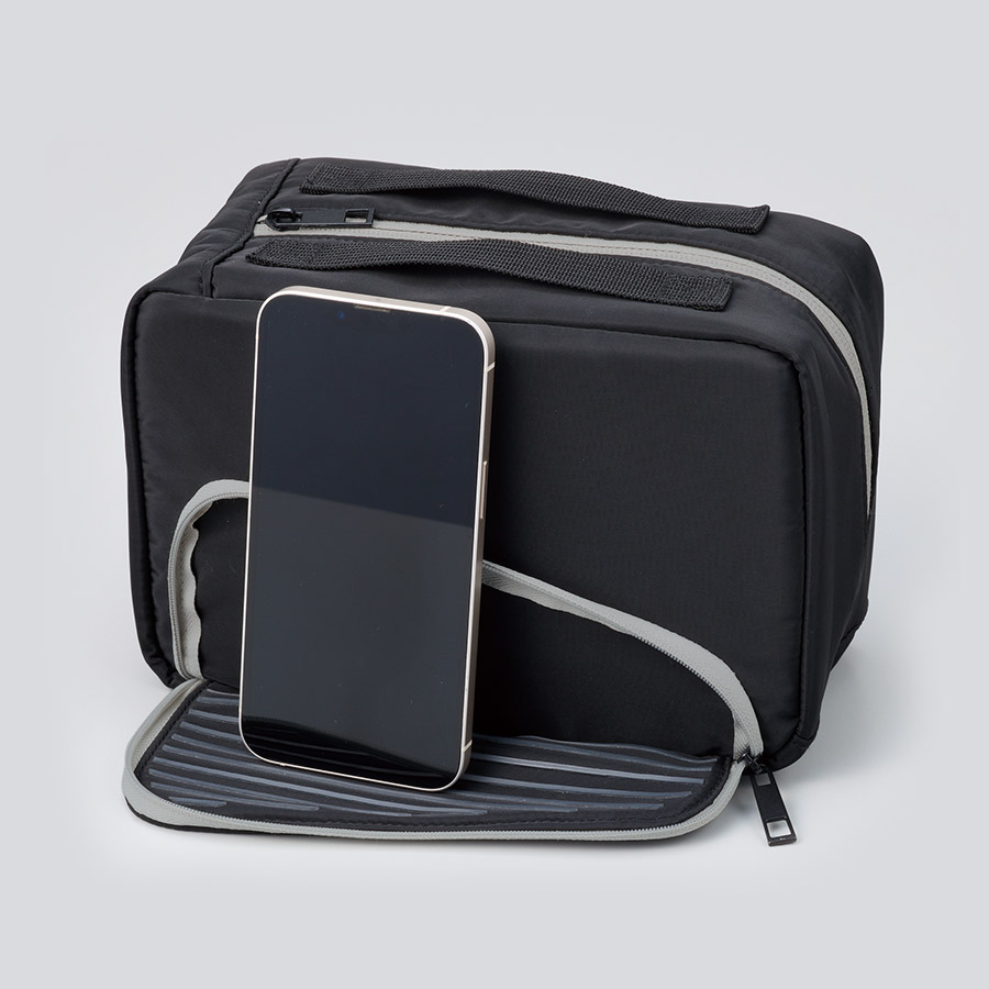 【先行掲載】 スマホが立てられるクーラーランチポーチ