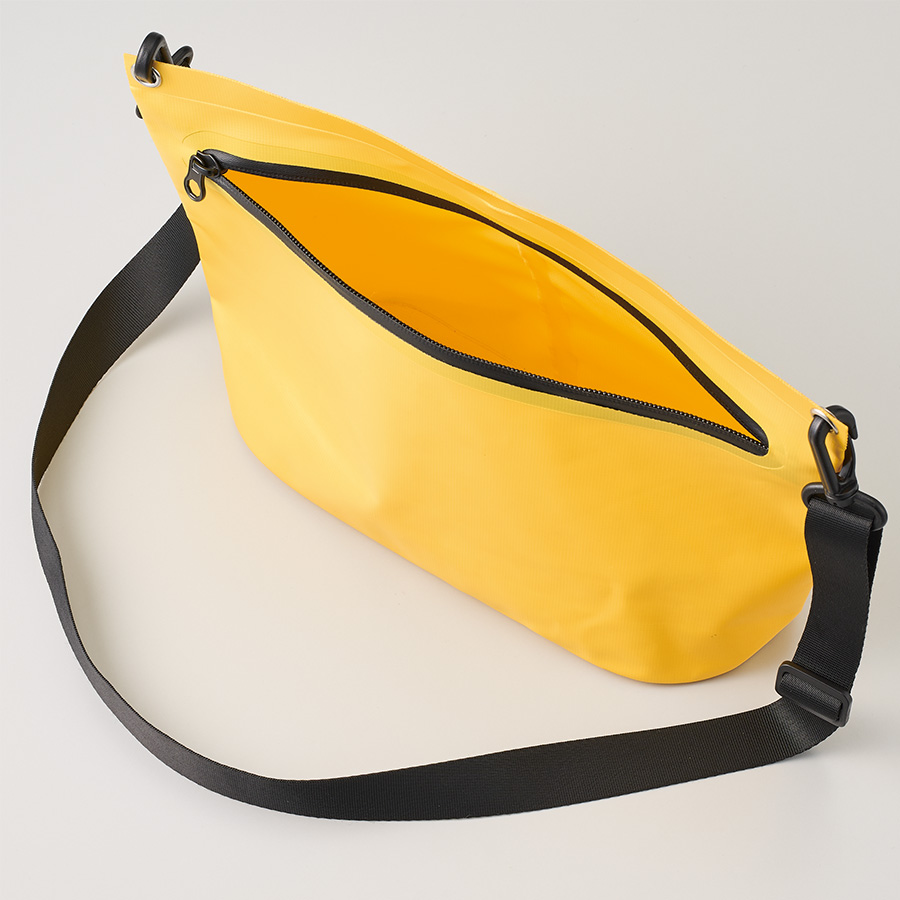 【先行掲載】ターポリンショルダーバッグ