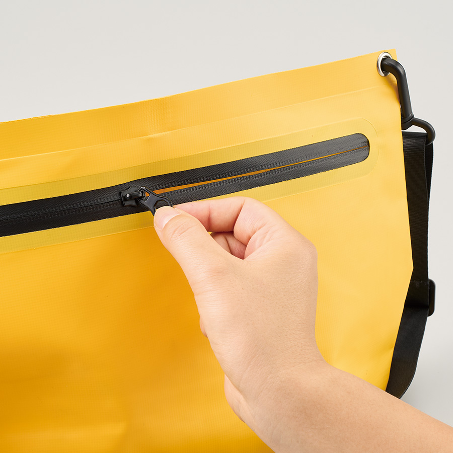 【先行掲載】ターポリンショルダーバッグ