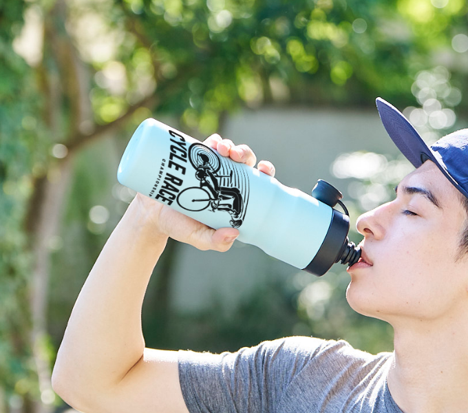 ＼サッと飲めて便利／片手で飲めるスポーツユースボトル