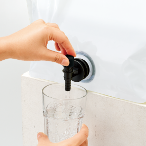 回転式ジャグ付き！ひねるだけで簡単に水を出せます