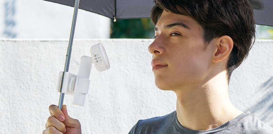 傘やデスクに固定して使える